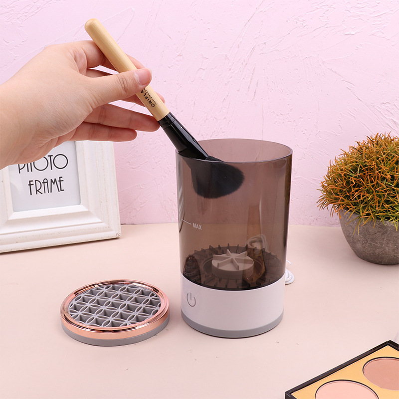 Rechargeable Electric Makeup Brush Cleaner in Black – 8W Motor, 7000rpm, Cordless | The Pretty Pistol