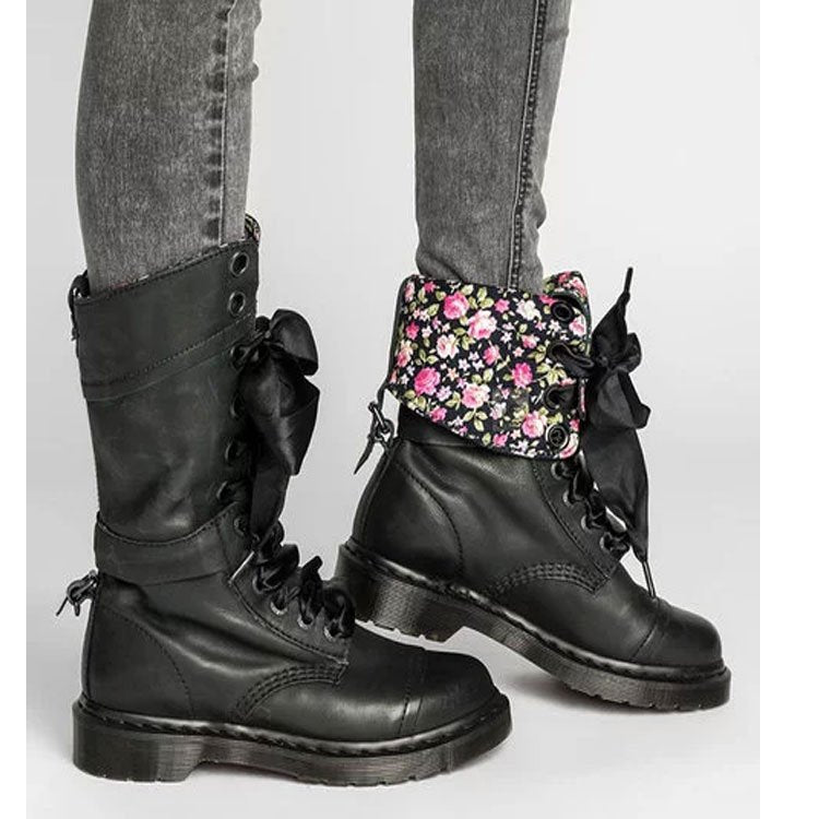 Vintage Round Toe Flat  Boots with Lace-Up Design